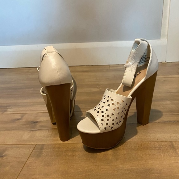 Faux leather white platform sandals - Picture 3 of 3